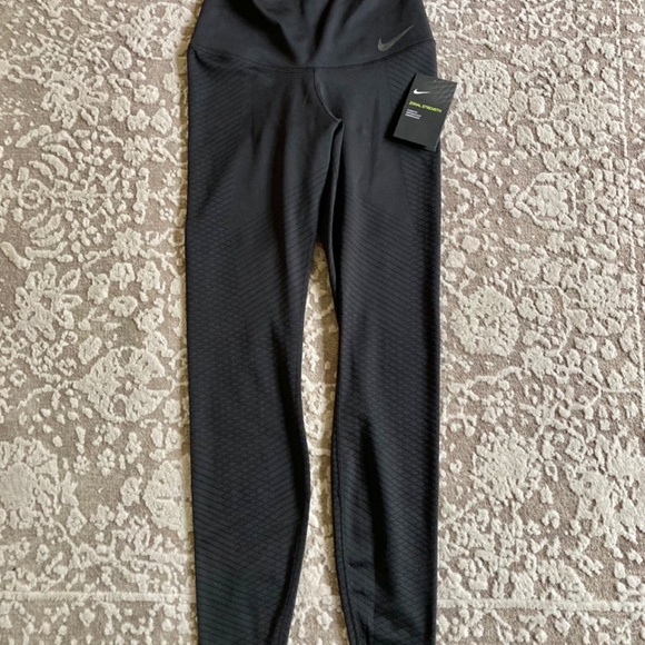Nike Zonal Strength Training Tight, size small, NWT - Picture 4 of 5